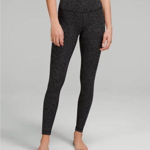 Wunder Under High-Rise Tight 28"
*Full-On Luxtreme size 4 - NWT